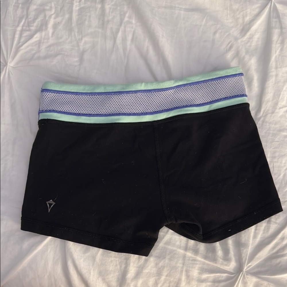 IVIVVA BY LULULEMON Black Athletic Shorts with reversible waistband